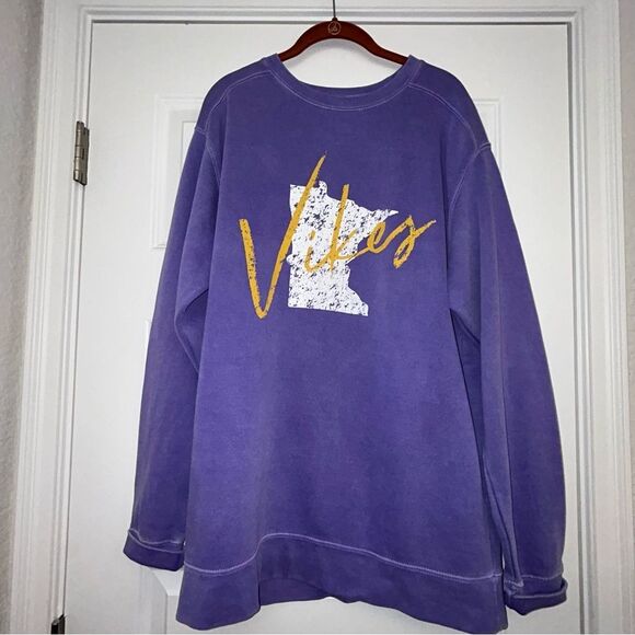 Comfort Colors Vikes Graphic Print Long Sleeve Oversized Sweatshirt - Picture 4 of 7
